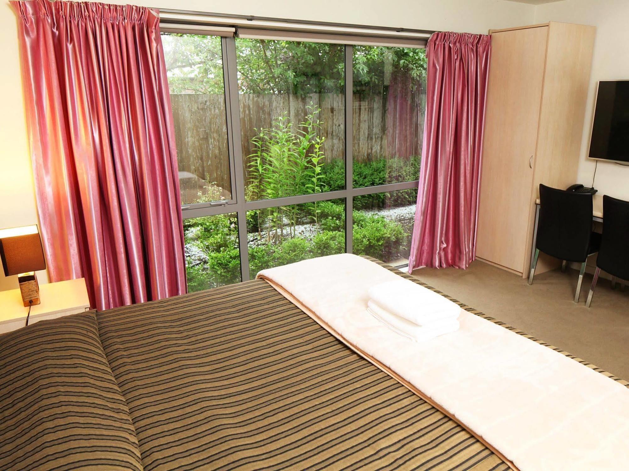 Alpha Motel Christchurch Bagian luar foto