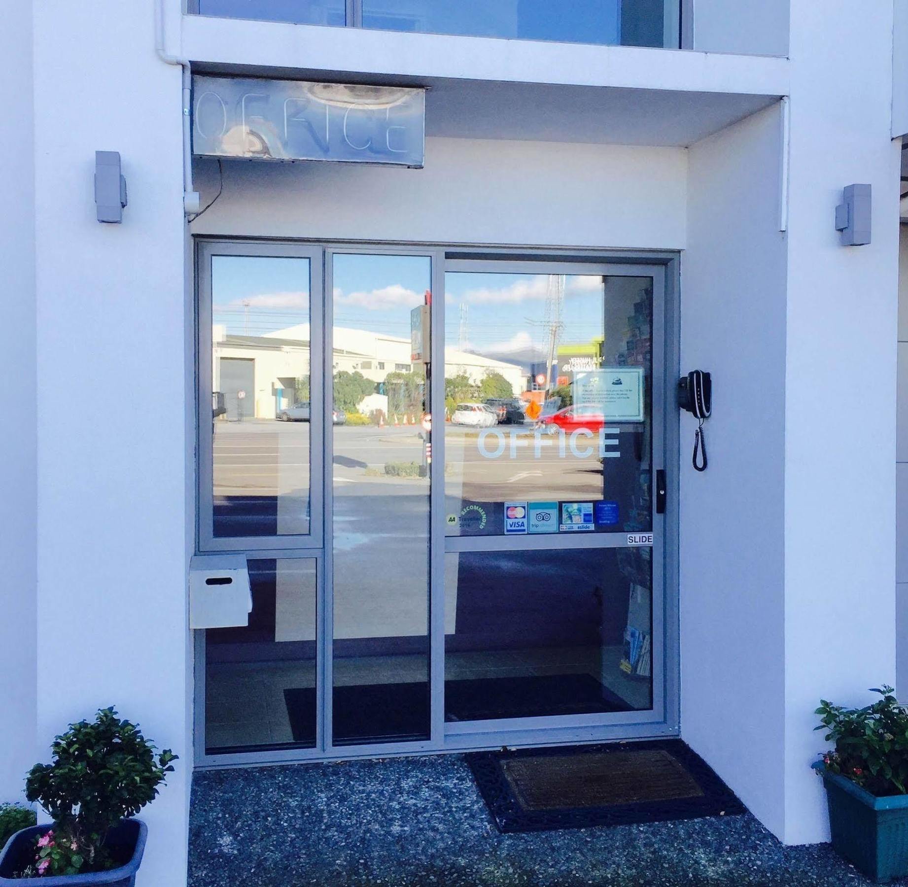 Alpha Motel Christchurch Bagian luar foto